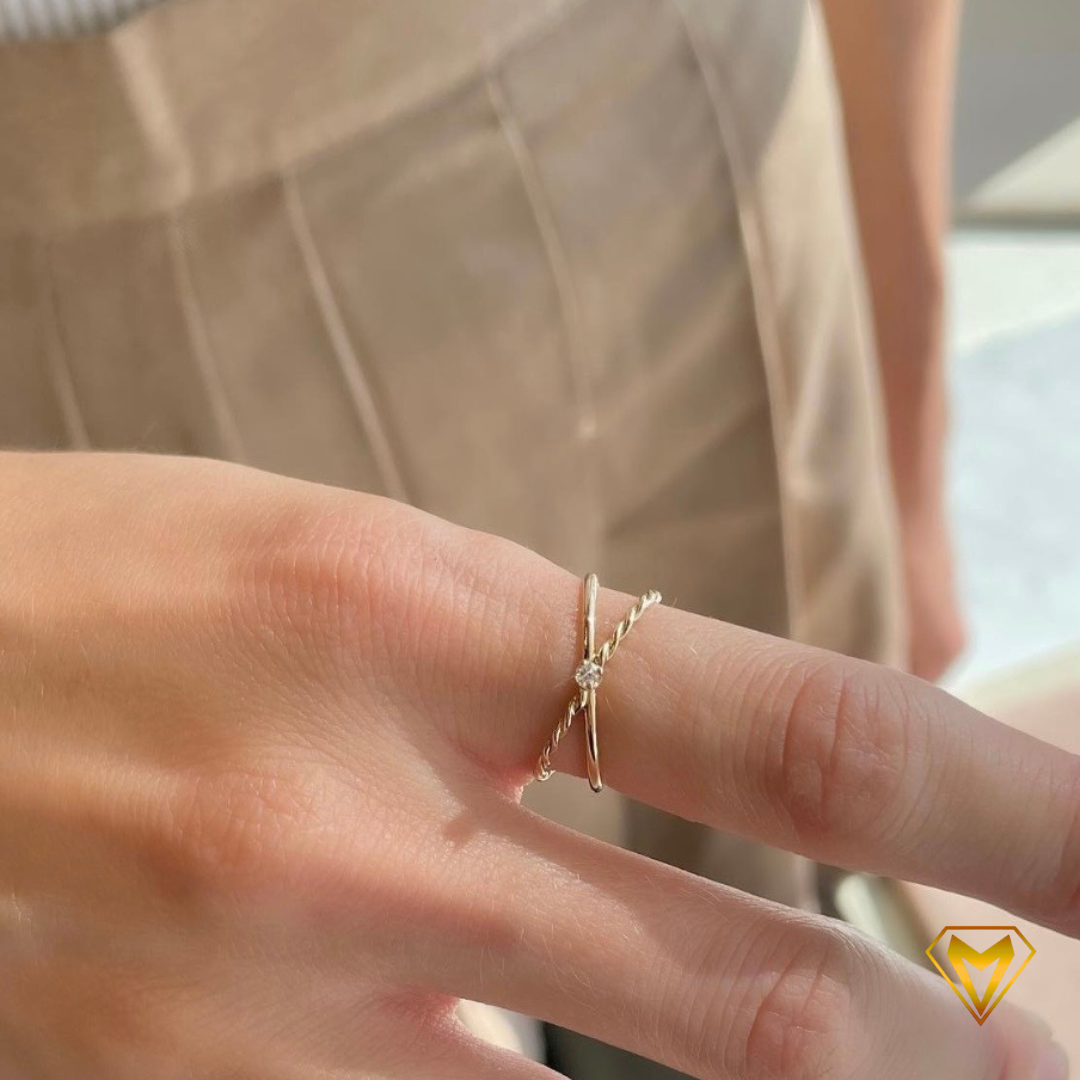 Crisscross Single Diamond